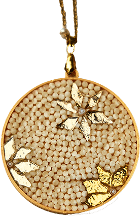 Collana in micromosaico gioielli con fiori dorati su ciondolo tondo - Mosaici di Barbara
