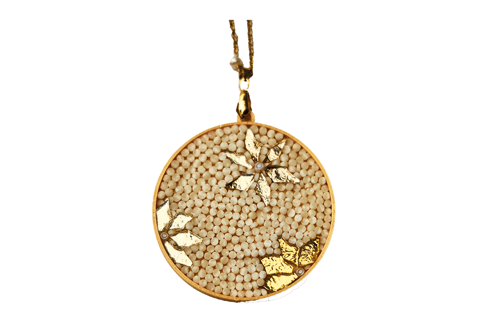 Collana in micromosaico gioielli con fiori dorati su ciondolo tondo - Mosaici di Barbara