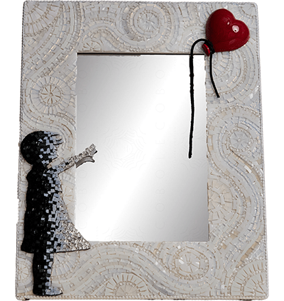 Cornice portafoto o specchio in mosaico | Bambina con palloncino - Mosaici di Barbara
