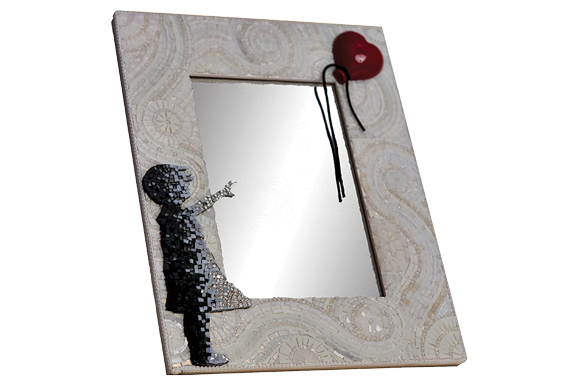 Cornice portafoto o specchio in mosaico | Bambina con palloncino - Mosaici di Barbara